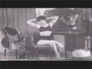 A classic black and white film about a girl doing a reverse striptease and who represents all the fetishes you can think of: Immensely high heels, black stockings, suspenders and a bra with cups that are so pointed they could stick your eyes out.