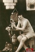 Few very hot smoking vintage chicks posing nude with sigaret